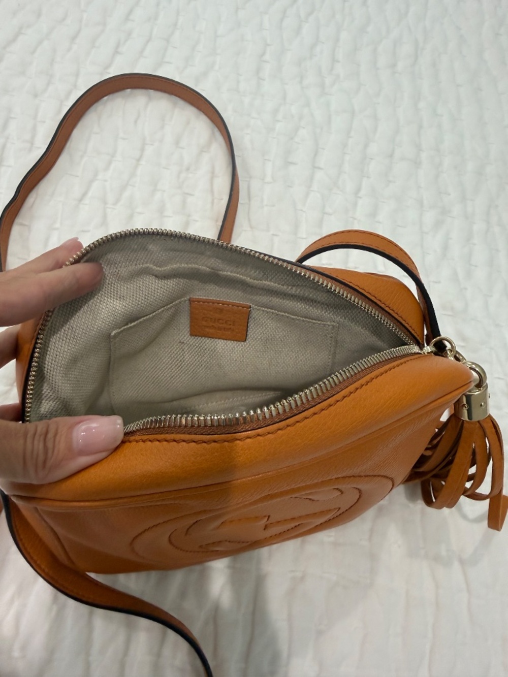 Gucci SoHo Disco Camera crossbody bag in orange - Picture 3 of 6